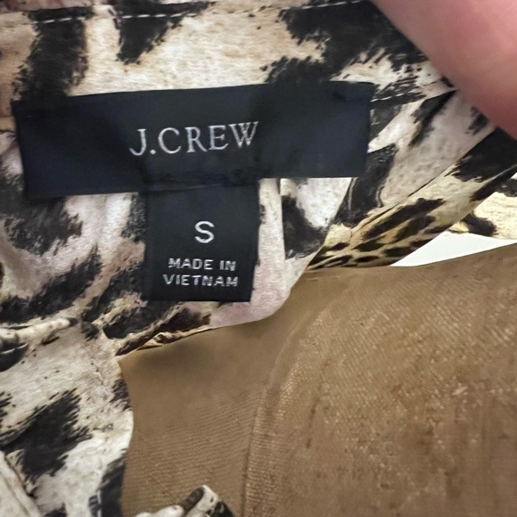 J. Crew animal
Print blouse with tiny ruffle sleeves size small - Picture 4 of 6